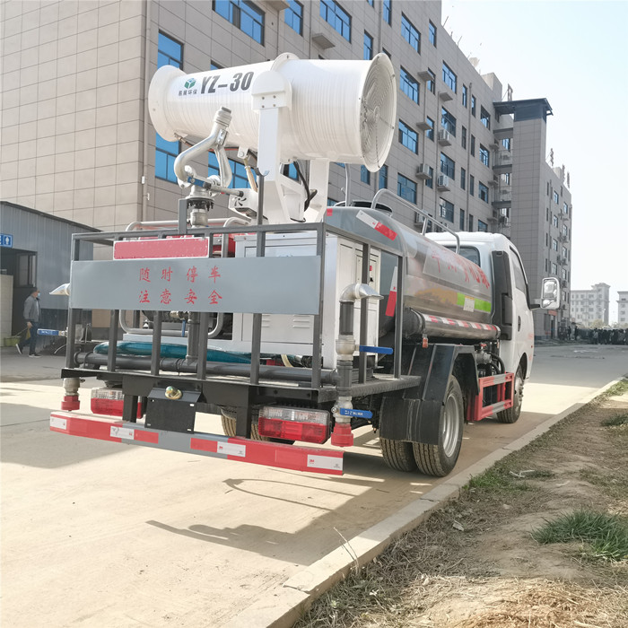 國(guó)六東風(fēng)途逸3噸灑水車