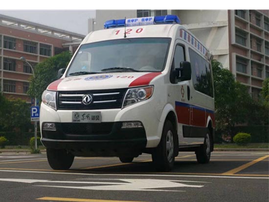 東風(fēng)御風(fēng)長(zhǎng)軸救護(hù)車(chē)