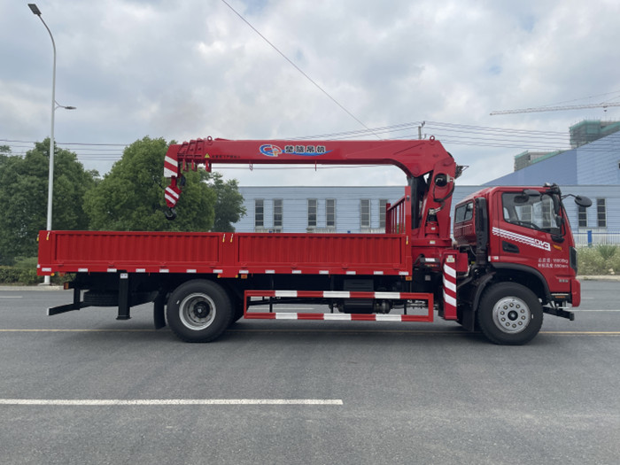 國(guó)六東風(fēng)暢行DV3單排 8噸隨車吊_隨車吊廠家